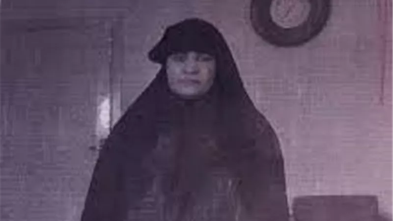 المرأة اللعوب .. في عشيقها بـ 