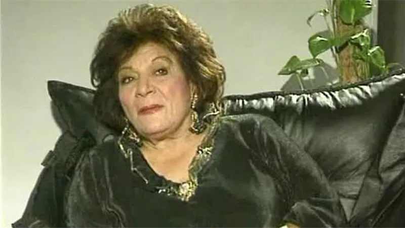 زهايمر ومعزوله ومحدش بيسأل عليها.. نجل الفنانة عايدة عبد العزيز يكشف تفاصيل حالتها الصحية