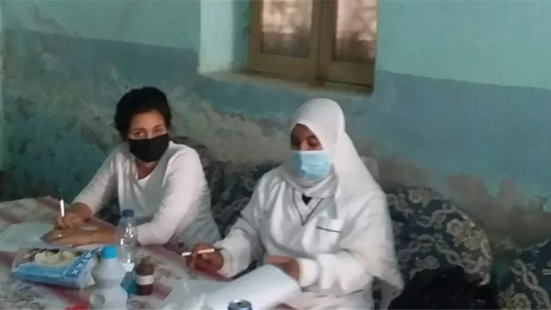 الكشف وعلاج ٩٢٤ مواطنا في قافلة طبية مجانية بقرية كوم يعقوب ضمن مبادرة 