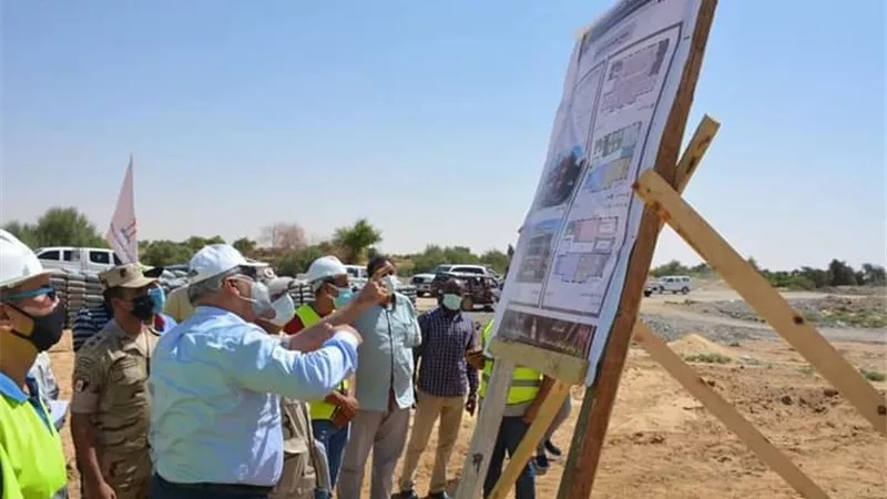 محافظ الوادى الجديد يتابع مشروعات 