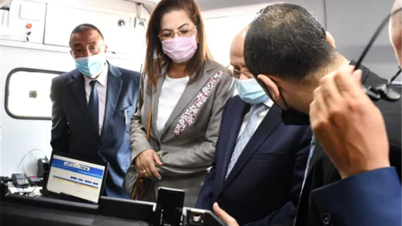 وزيرة التخطيط تسلم سيارات المراكز التكنولوجية المتنقلة لتقديم خدمات الشهر العقاري بالأسكندرية