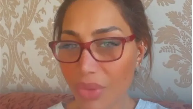 بسمة وهبة تعنف ابنتها خديجة بسبب تامر حسني.. اعرف التفاصيل
