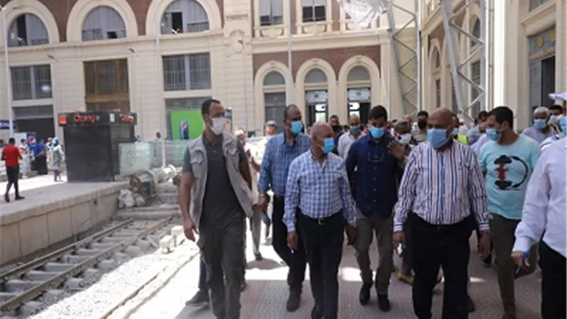 وزير النقل يحيل ناظر محطة مصر بالاسكندرية وعدد من مسئولي الحجز للتحقيق