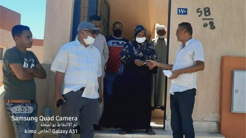 استمرار نقل سكان المناطق الخطرة الى مساكن بديلة العشوائيات براس غارب.. بالصور