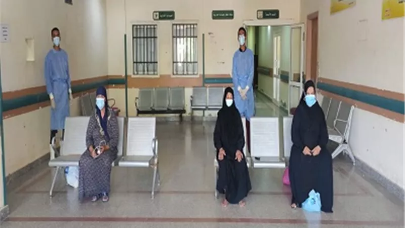 تعافي وخروج 3 حالات كورونا من مستشفى قفط التعليمى بقنا