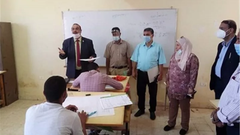 وكيل التعليم بمطروح يتابع امتحانات الدبلومات الفنية بلجنة تل العيس الصناعية