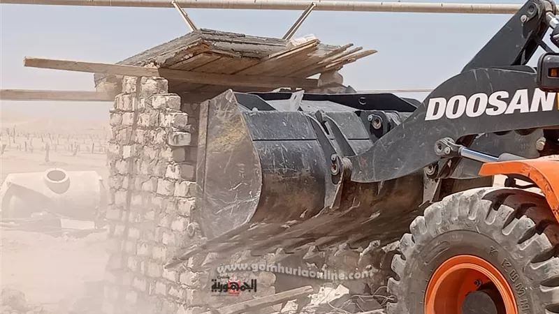 أزالة حالتى تعدى على أملاك الدولة بمركز الزينية شمال الأقصر