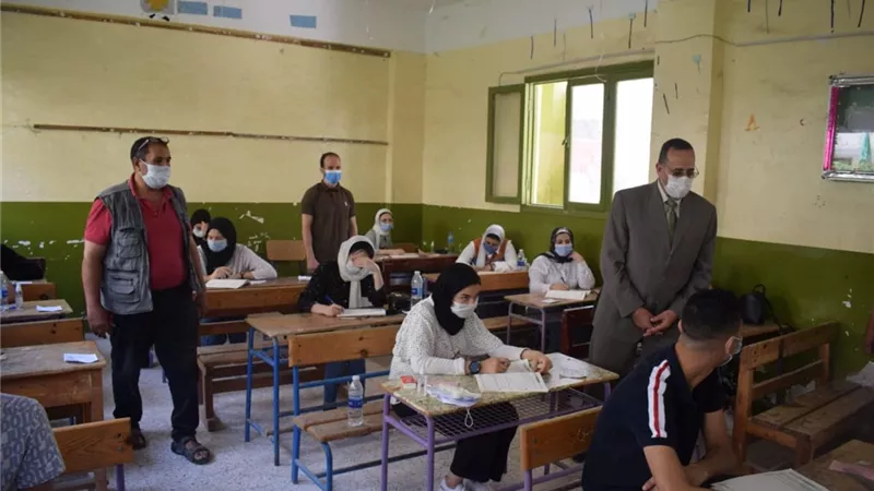 التعليم تتيح لطلاب الثانوية أسئلة وأجوبة الامتحان التجربى للغة الثانية لجميع الشعب والديناميكا لعلمى رياضة