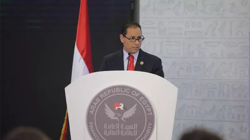 رئيس هيئة الرقابة المالية يطالب بوضع مصر على خريطة الاقتصاد الأخضر
