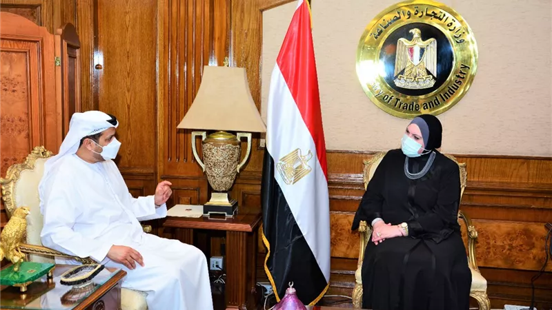 وزيرة الصناعة تبحث مع سفير الإمارات سبل تعزيز التعاون الاقتصادي والتجاري بين البلدين