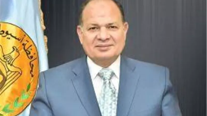 محافظ أسيوط يوجه بتفعيل عمل لجان حياة كريمة بالقرى والمراكز