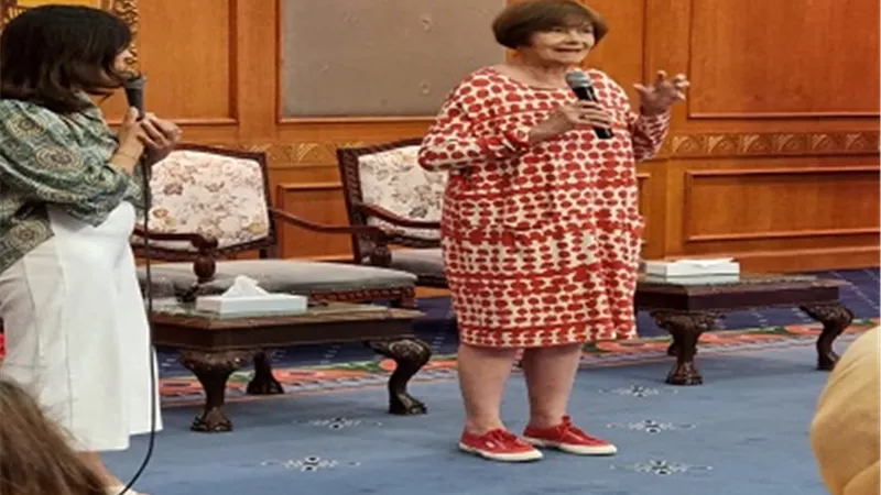 النجمة العالمية ماشا ميريل: أنا سعيدة بمشاركة نساء الصعيد بمهرجان أسوان