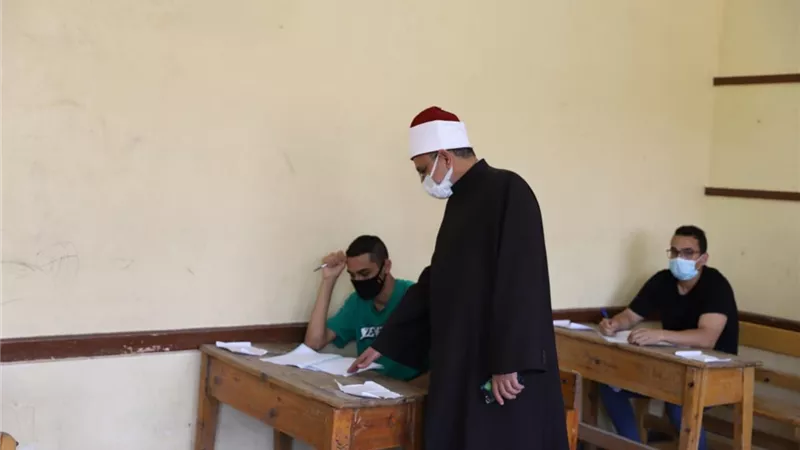 رئيس قطاع المعاهد الأزهرية يتفقد لجان امتحانات الشهادة الثانوية دون رصد شكاوى