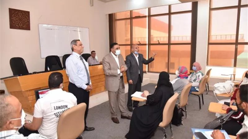 ندوة تثقيفية فى مطروح للتعريف بمستجدات تيسير تقديم القروض.. بالصور