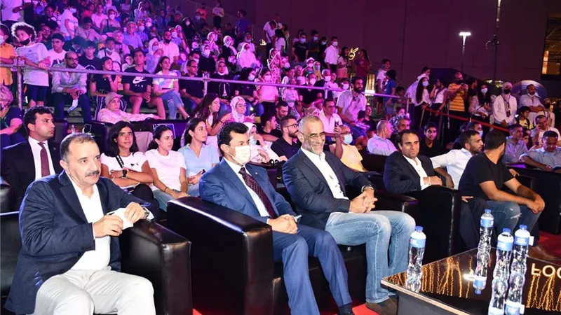 أشرف صبحى يحضر نهائي البطولة الدولية لأبطال الإسكواش