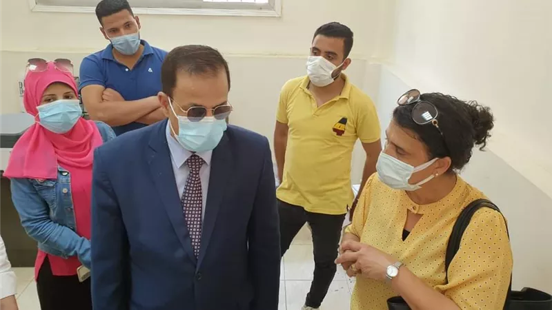 وكيل الصحة بالقليوبية يتابع سير العمل بمركز اللقاح بالقناطر الخيرية