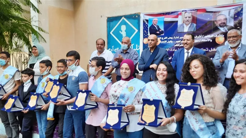 تكريم 20 طالب بالشهادة الإعدادية بروض الفرج