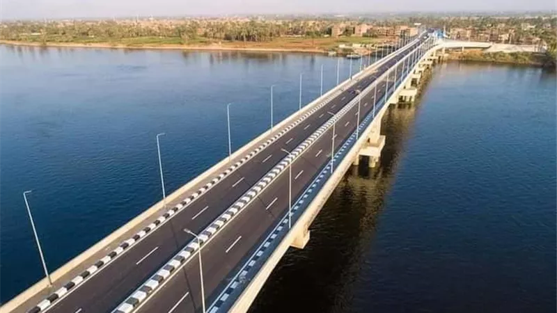 كامل الوزير: إنشاء 22 محورًا على نهر النيل.. فيديو