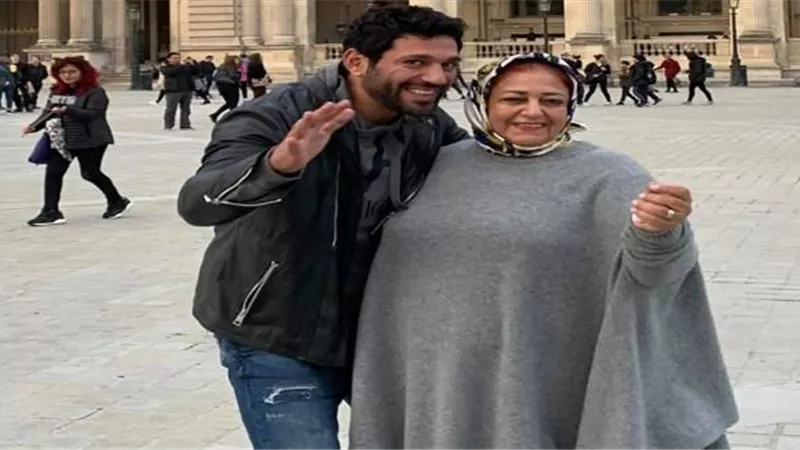 حسن الرداد يتذكر ووالدته برسالة حب