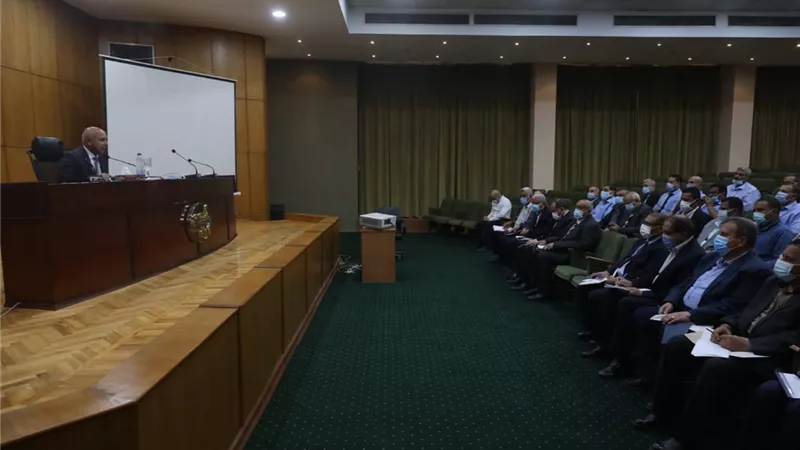 وزير النقل يعقد إجتماعاً موسعاً مع نظار المحطات الرئيسية ونواب السكة الحديد