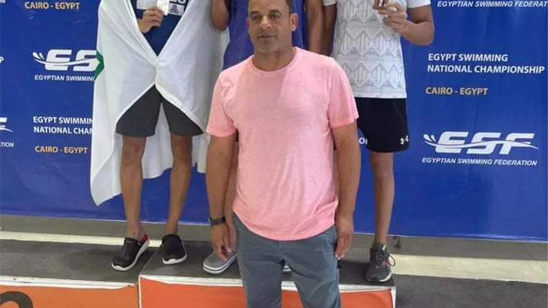 محمد ياسر لاعب الشمس يحطم رقم قياسي جديد في بطولة الجمهورية للسباحة