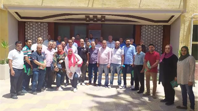 رئيس نقابة الغزل يناقش مع لجان نقابية تداعيات 
