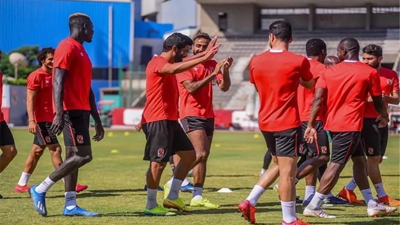 حقيقة انتقال صانع ألعاب الأهلى السابق للزمالك.. صورة