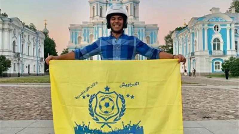 احمد شجيع .. رحالة إسمعلاوي يجوب العالم رافعا علم الدراويش ..صور