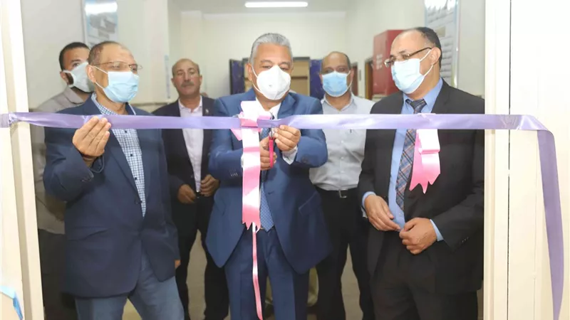 رئيس جامعة جنوب الوادي يفتتح قاعة مجلس الجامعة بعد تجديدها
