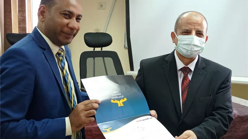 تكريم وكيل وزارة التربية والتعليم من قبل صندوق مكافحة وعلاج الادمان
