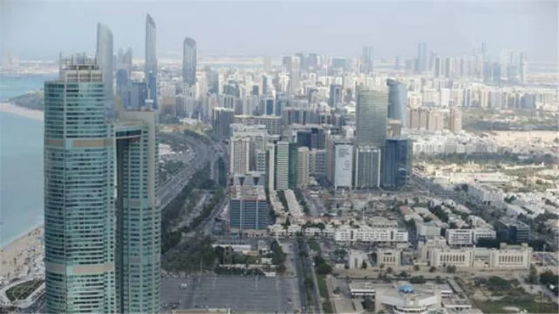 سلطات أبو ظبي تحصر الدخول إلى مجموعة أماكن خاصة على الملقحين ضد كورونا فقط
