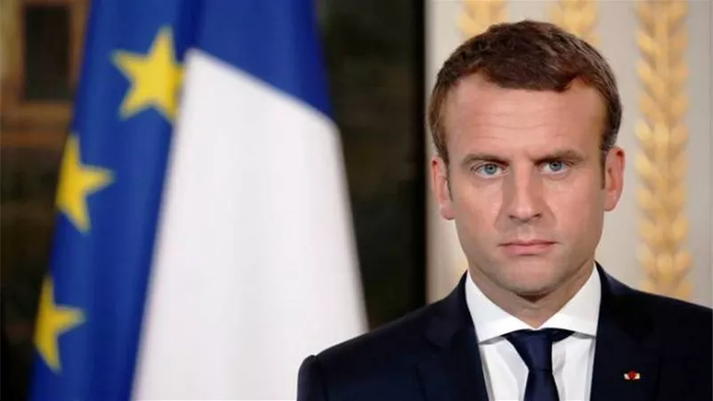 ماكرون يتفقد موقع إنشاء مصنع صيني لإنتاج البطاريات في فرنسا