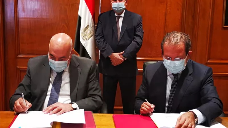 توقيع عقود 7 مصانع جديدة للغزل والنسيج بتكلفة إنشائية 2.6 مليار جنيه