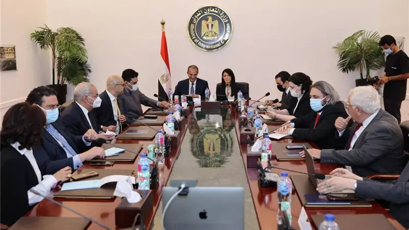 الاتصالات: بناء ٥ مدارس لإعداد جيل مؤهل بمجال تكنولوجيا المعلومات