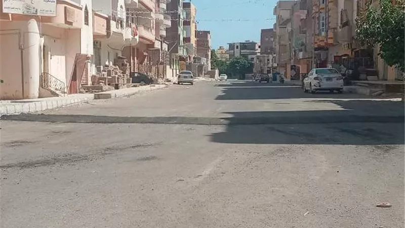 تحسين الصورة البصرية والاستمرار في رفع كفاءة وتطوير الشوارع بمدينة القصير