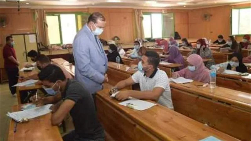 كلية الطب البيطرى بسوهاج تواصل امتحانات نهاية العام..صور