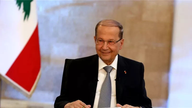 الرئيس اللبناني يبدى استياءه من طوابير البنزين