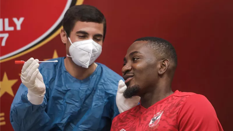 الأهلى يجري مسحة طبية استعدادًا لمباراة بيراميدز
