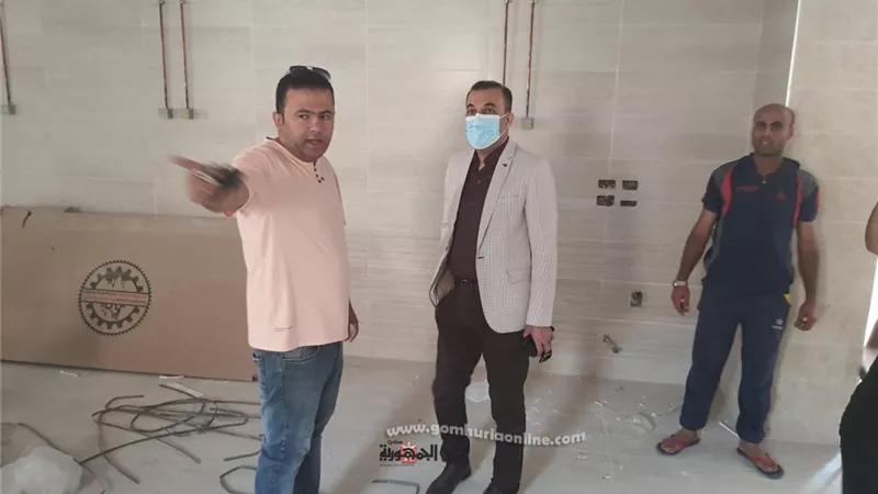 وكيل الصحة بدمياط يفاجئ مستشفى السرو ويقدم الشكر للعاملين بها