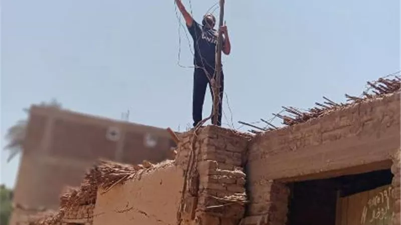 فصل التوصيلات الكهربائية عن ٢٠ كولدير بالبياضية جنوب الأقصر