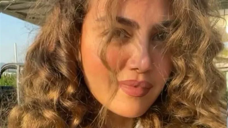 بشعر كيرلى .. ريهام حجاج تخطف أنظار متابعيها