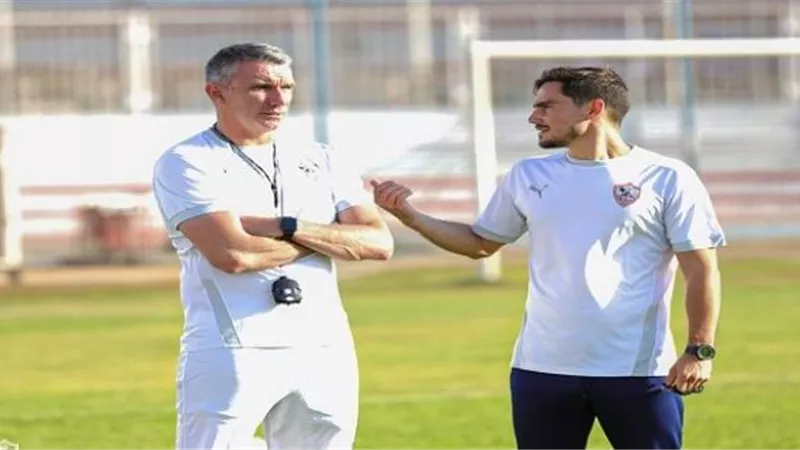كارتيرون يعقد جلسة هامة مع اللاعبين قبل انطلاق مران الزمالك