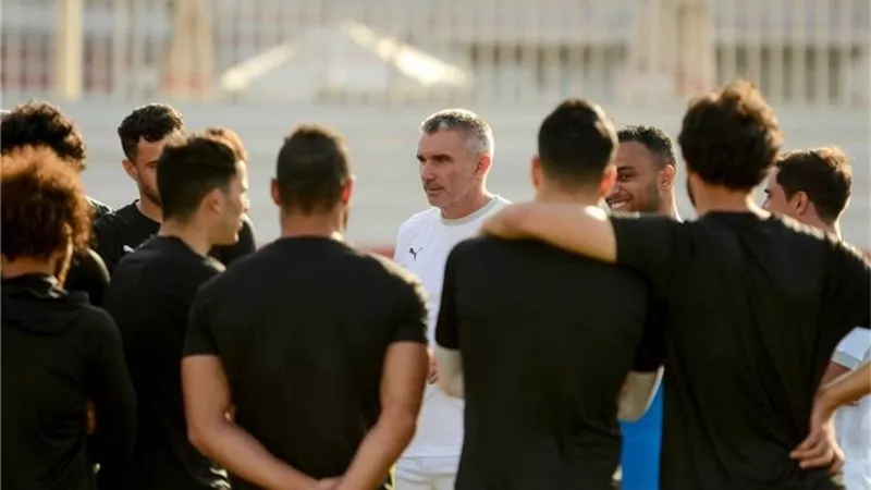 كارتيرون يطمئن على حالة اللاعبين خلال اجتماعه بـ طبيب الزمالك