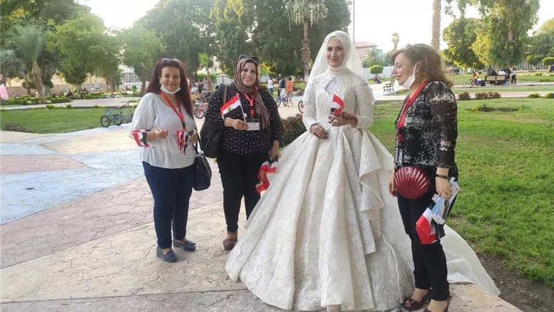 المصريين الأحرار بالسويس يشارك عروسين فرحتهم بالتزامن بالذكرى الثامنة لثورة 30 يونيو
