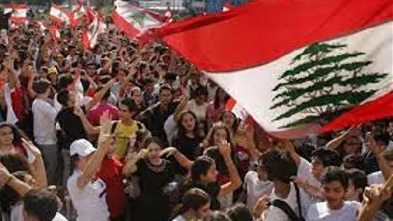 الاحتجاجات تتواصل في لبنان اعتراضا انهيار العملة المحلية