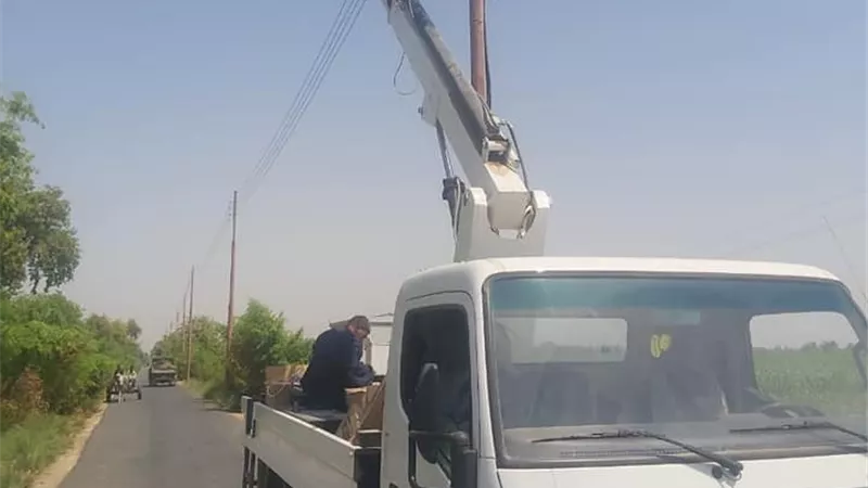 بالصور .. انارة طريق قرية سلامون في كوم امبو