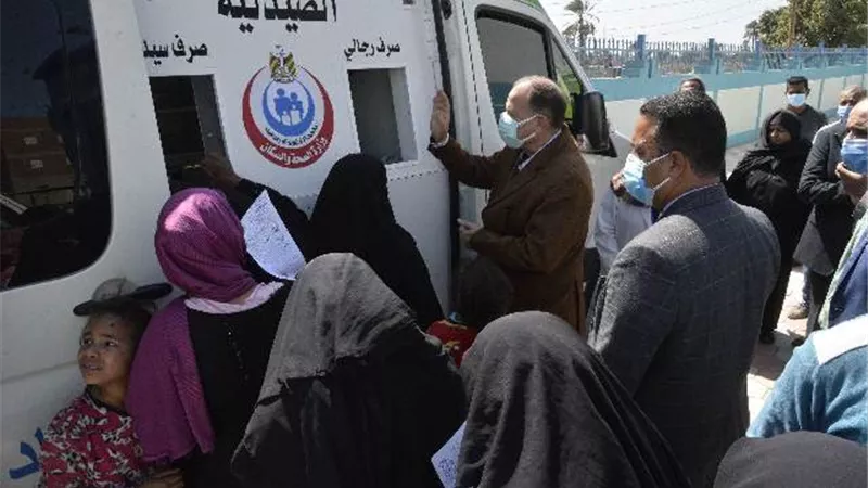 محافظ أسيوط يستعرض خطة قوافل حياة كريمة الطبية خلال شهر يوليو..صور