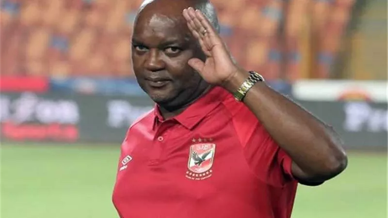 موسيمانى يعقد محاضرة مع لاعبى الاهلى