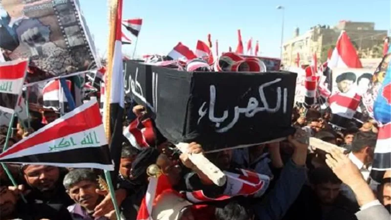 عراقيون يحتجون على انقطاع الكهرباء والمياه وسط موجة حر شديدة