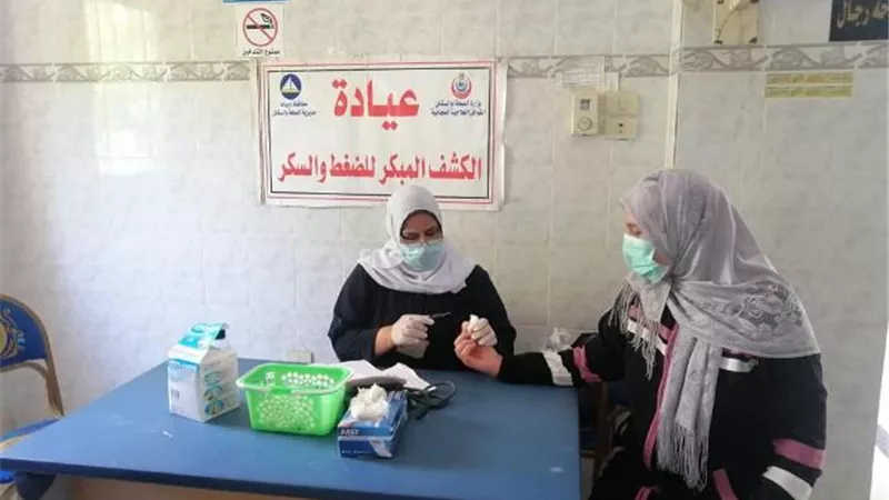 قافلة حياة كريمة الطبية تعالج 1281 مواطنا في دمياط